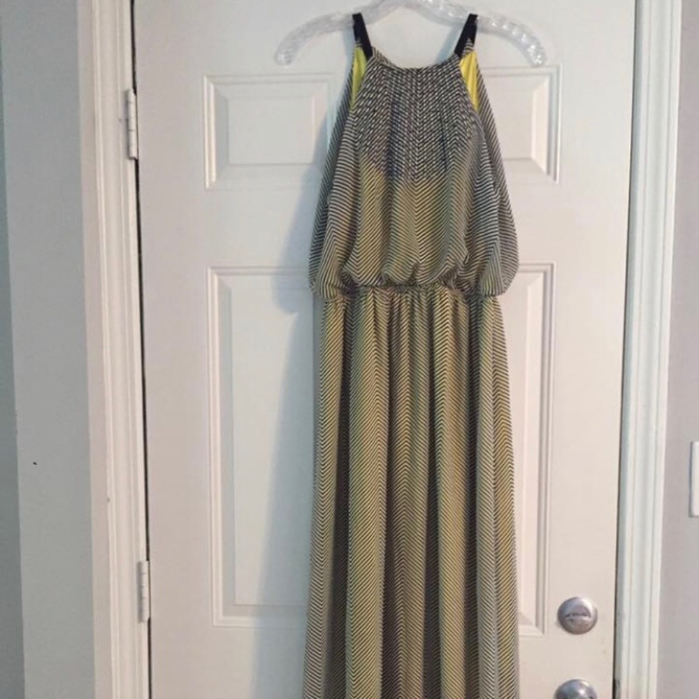 Size 4 Vince Camuto Yellow Maxi Dress